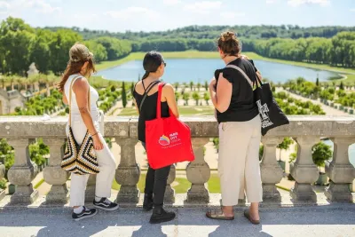 Giverny & Versailles Audio Guided Day Trip with Lunch from Paris