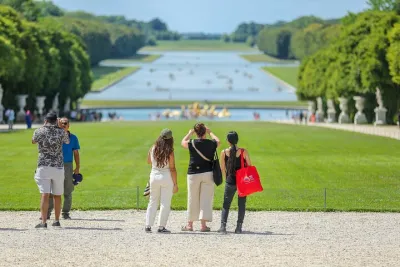 Versailles Palace Guided Day Tour and Trianon from Paris