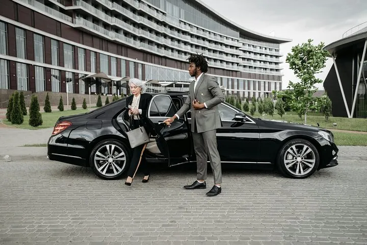 Chicago Airport Transfer to O'Hare & Midway - Luxury Sedan