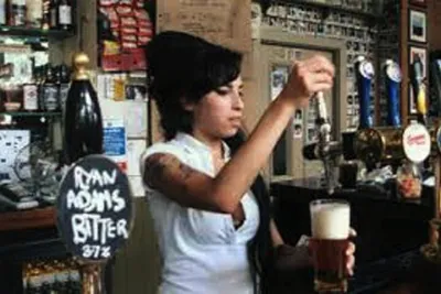 Amy Winehouse Camden Pub Tour with beer