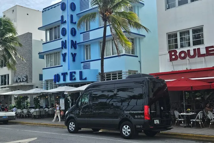 Transfer Hotel in Miami to Miami Airport. Up to 11 passengers.
