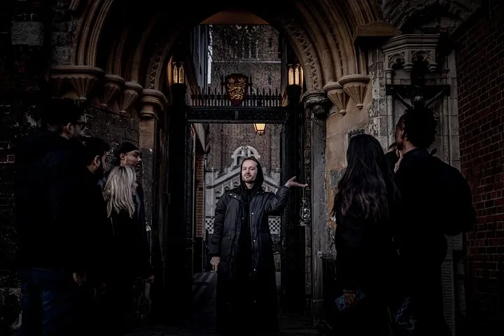 London Ghost Walking Tour: Discover Haunted Secrets at Night