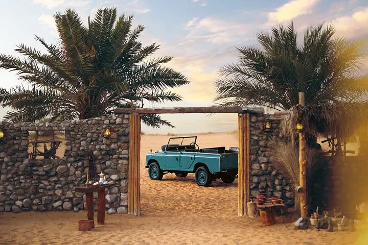Dubai: Heritage Desert Safari in Vintage Land Rover with Dinner