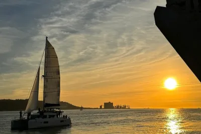 Lisbon: LUXURY Catamaran Sunset and Wine cruise