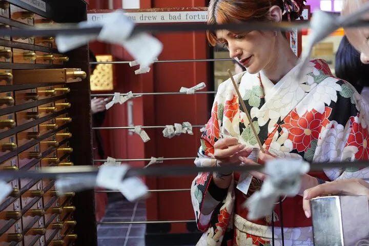 Gourmet & Sightseeing Tour with Photoshoot in Asakusa, Tokyo