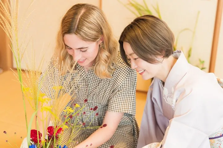 Ikebana Wellness Experience in Tokyo near Shinjuku