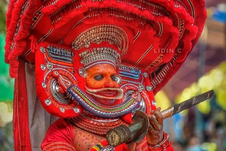 Kannur Theyyam: 3-Day Kannur Tour with Weaving and Theyyam Show