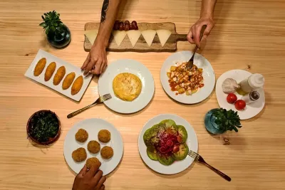 Authentic spanish tapas cooking class in barcelona