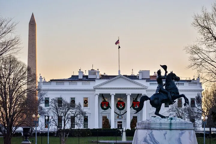 Donuts, Lights & History: DC’s Holiday Walking Food Tour