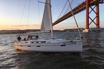 Lisbon Private Boat on the Tagus River: Discover Iconic Sights