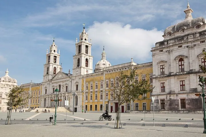From Lisbon to Mafra, Ericeira and Queluz – Private Tour