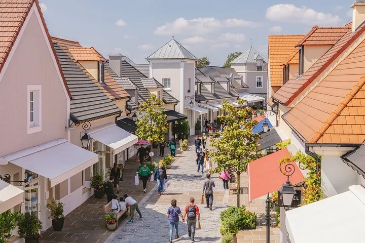 La Vallee Village Shopping Outlet by Luxury Transport from Paris