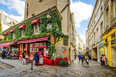 Paris Marais Walking Food Tour with Audioguide on Your Smartphone