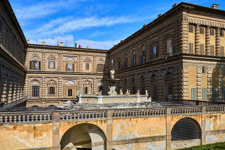 Uffizi Gallery and Pitti Palace Entry Tickets with Host