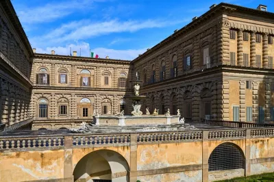 Uffizi Gallery and Pitti Palace Entry Tickets with Host