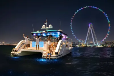Dubai: Luxury Night Yacht Party with Live DJ and Open Bar