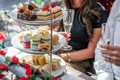 London: Afternoon Tea Bus Tour with Prosecco & London Eye Option