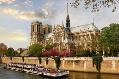 Food Tour, Cheese Museum & Nôtre-Dame Cathedral Guided Visit