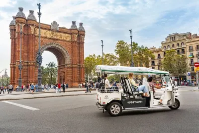 Barcelona Express Tour in Eco Tuk Tuk Private with Local Guide