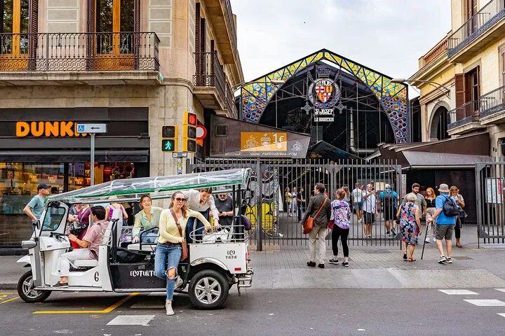 Barcelona Historic Tour in Eco Tuk Tuk Private with Local Guide