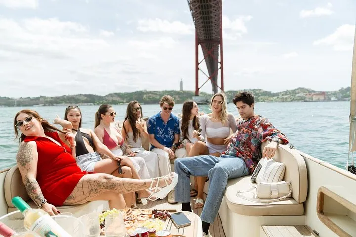 Lisbon Premium Relax on a Cozy Boat with Drinks & Snacks