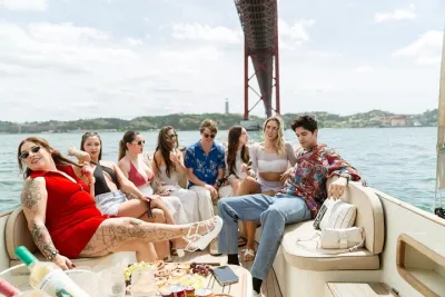 Lisbon Premium Relax on a Cozy Boat with Drinks & Snacks