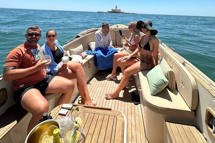 Lisbon Premium Cozy Boat with Pizza & Open Bar