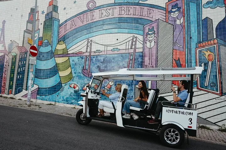 Food & Wine Lisbon Tour in Private Eco Tuk Tuk with a Local