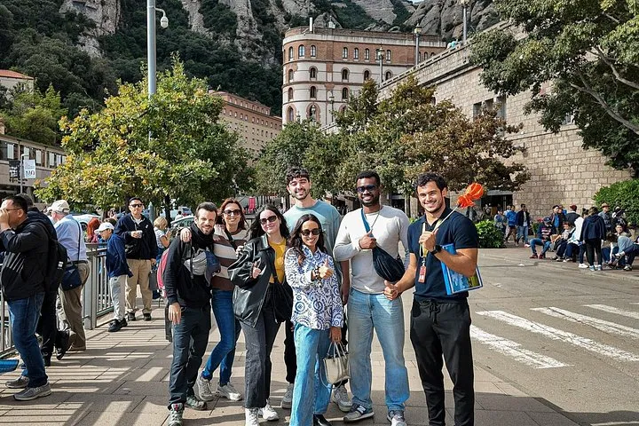 Montserrat Small Group Tour: Basilica & Moreneta with Transfer
