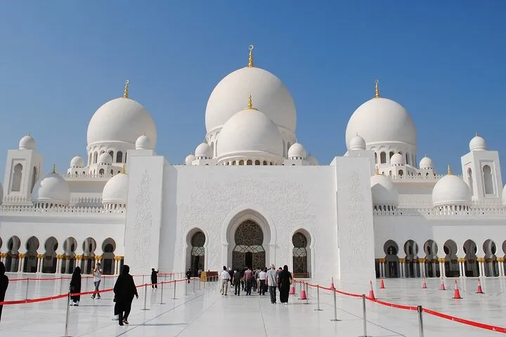 Private Abu Dhabi City Tour with Grand Mosque and Village
