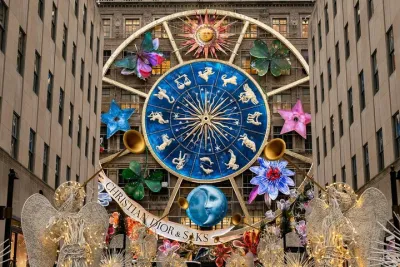 Christmas City Lights Walking Tour in New York