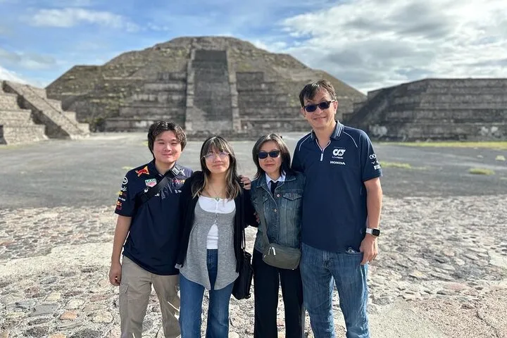 Tour to Teotihuacan Pyramids