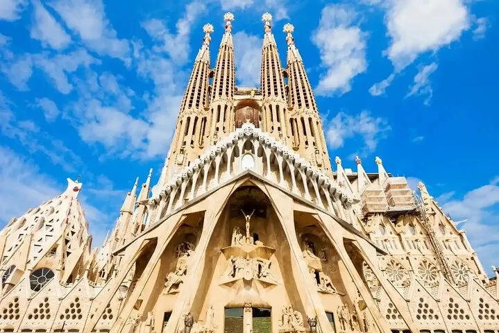 Sagrada Familia & Museo Official Visit