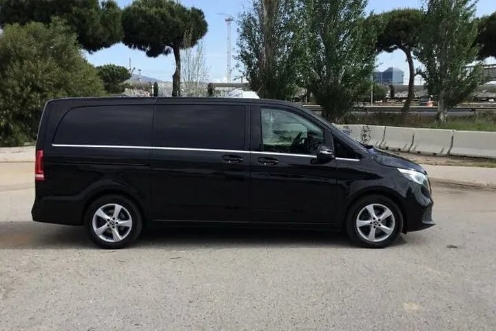 Private Barcelona Airport–City Transfer E-Class, V-Class, Minibus