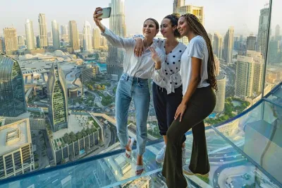 Private Dubai Skyline Tour of Palm View, Sky Views & Burj Khalifa
