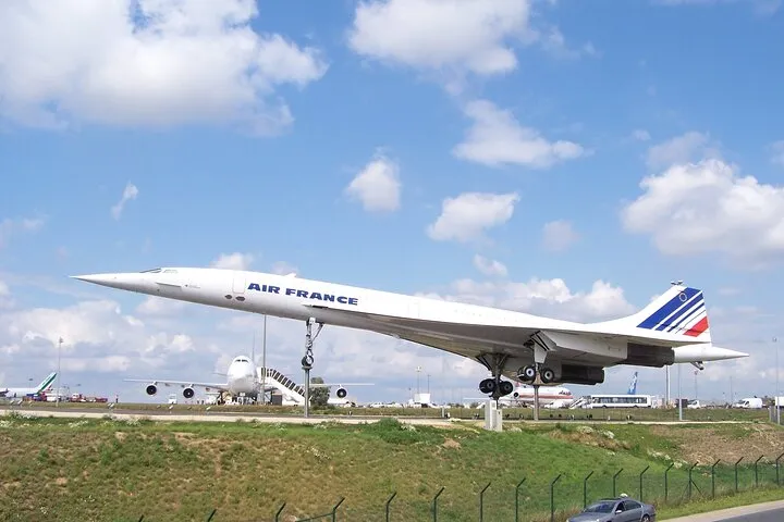 Private transfer one way Paris to DE Airports CDG or ORLY