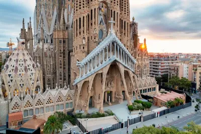 Sagrada Familia Exterior : The Secrets of the Facades
