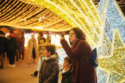 Atlanta Christmas Private Tour: Market + Glow Show