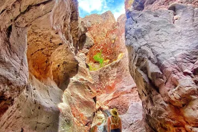 Las Vegas: Arizona Hot Springs Hike with Certified Hiking Guide