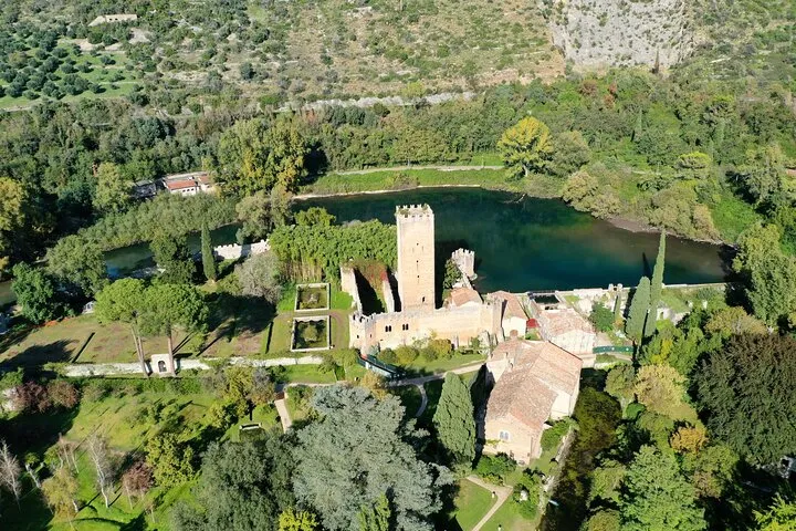 Garden of Ninfa and Sermoneta Village Tour Experience