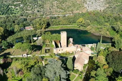 Garden of Ninfa and Sermoneta Village Tour Experience