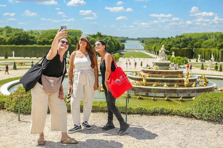 Versailles & Orsay Day Tour with Host, Lunch Optional