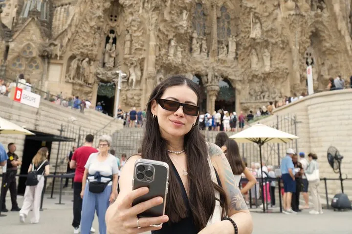 Barcelona Express: 3 Hour Iconic Highlights & Best Photo Spots