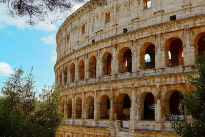 Overnight in Rome with Colosseum and Roman Forum Experience