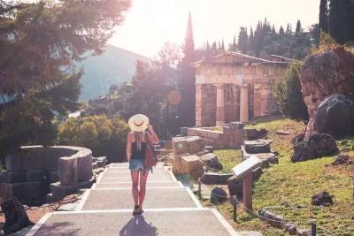 One-Day Tour to Delphi from Athens in Spanish