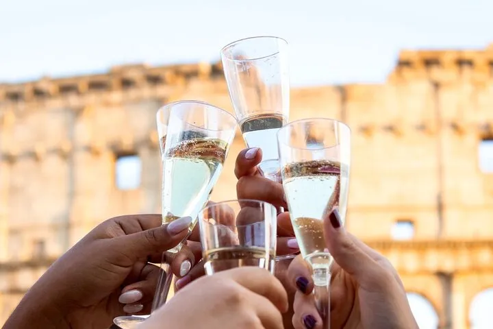 Rome: Nightlife Drinking Tour, Small Group Experience