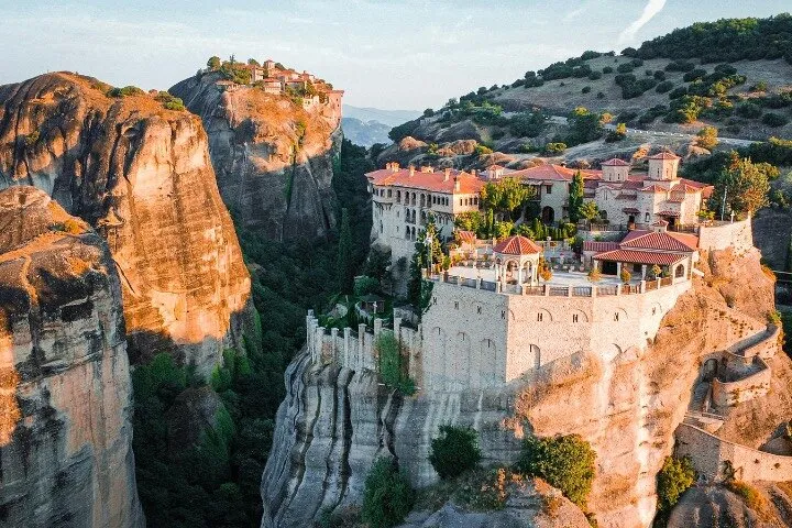 Meteora Monasteries Full-Day Private Tour from Athens
