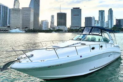Miami Private Yacht Rental 2 to 4 hours for 12 people