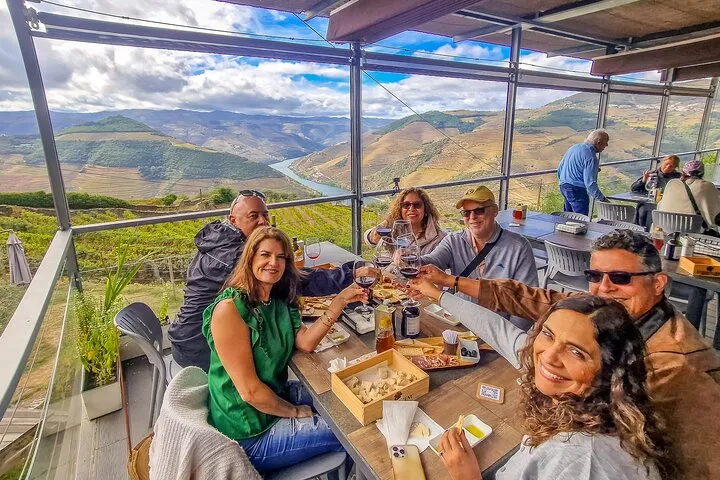 Lisbon to Porto Private Transfer: Douro Wineries, Boat & Brunch