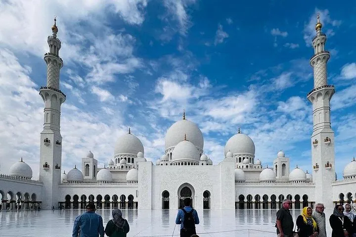 Abu Dhabi Full-Day City Tour in a Small Group with Expert Guide
